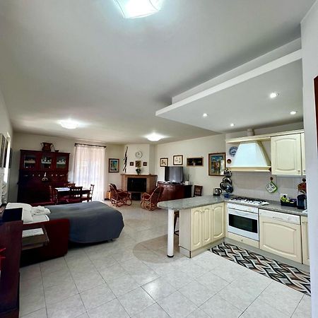 Appartamento Tra Il Borgo E Il Lago Анґуїллара-Сабація Екстер'єр фото